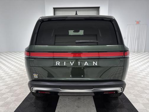2023 Rivian R1S Adventure