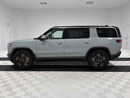 2023 Rivian R1S Adventure