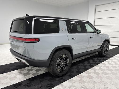 2023 Rivian R1S Adventure