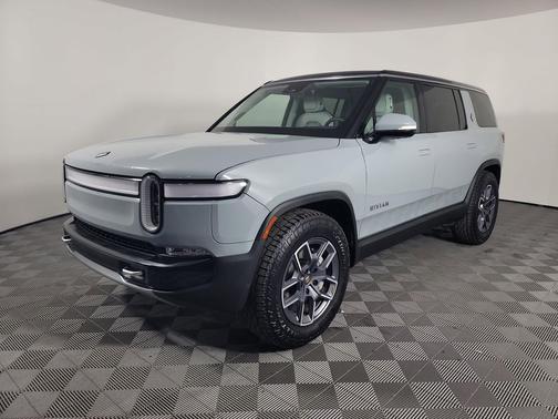 2024 Rivian R1S Adventure Package