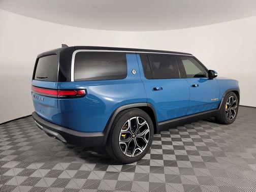 2023 Rivian R1S Adventure