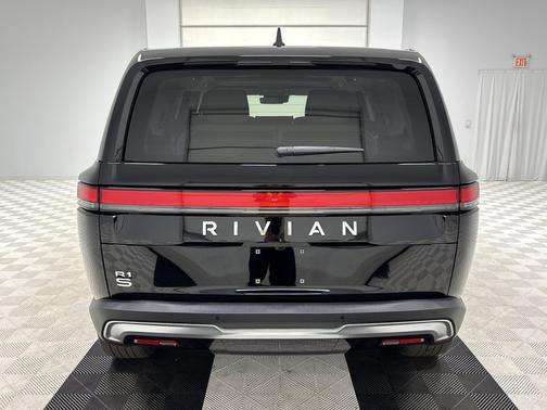 2025 Rivian R1S Adventure trim