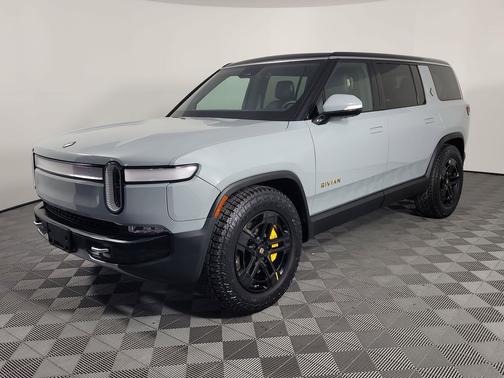2023 Rivian R1S Adventure Package