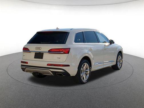 2026 Audi Q7 45 Premium Plus
