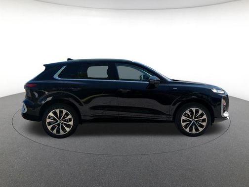 Mythos Black Metallic 2026 Audi Q3 TFSI quattro S tronic