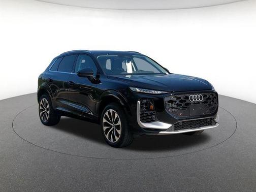 Mythos Black Metallic 2026 Audi Q3 TFSI quattro S tronic