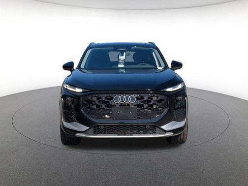 Mythos Black Metallic 2026 Audi Q3 TFSI quattro S tronic