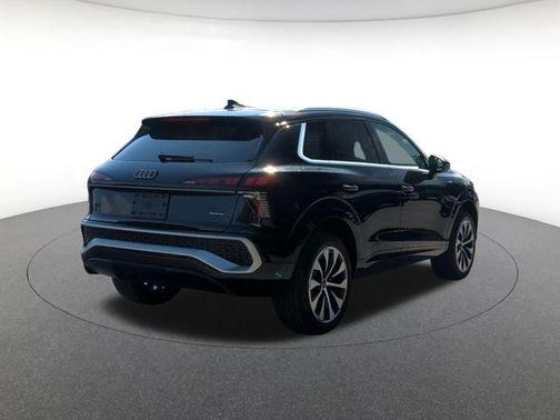 Mythos Black Metallic 2026 Audi Q3 TFSI quattro S tronic