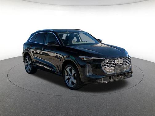 Mythos Black Metallic 2026 Audi Q5 Premium Plus TFSI quattro S tronic