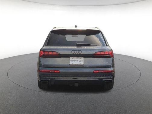 Daytona Gray Pearl Effect 2026 Audi Q7 55 Prestige