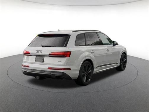 2025 Audi Q7 55 Premium Plus