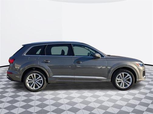 2025 Audi Q7 55 Premium Plus