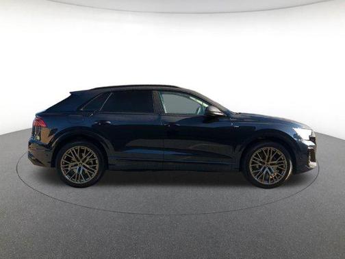 Waitomo Blue Metallic 2027 Audi Q8 55 Prestige