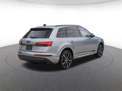 2025 Audi Q7 45 Premium Plus