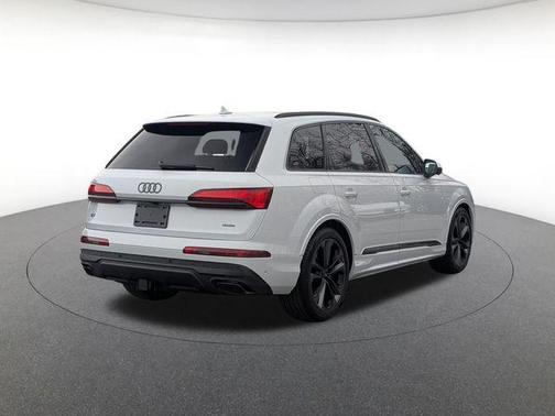 Glacier White Metallic 2026 Audi Q7 55 Premium Plus