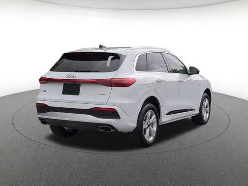 Glacier White Metallic 2026 Audi Q5 Premium TFSI quattro S tronic