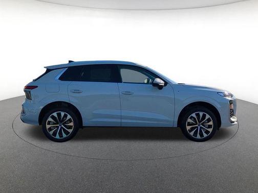 Glacier White Metallic 2026 Audi Q3 TFSI quattro S tronic