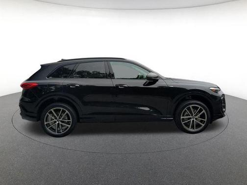 Mythos Black Metallic 2026 Audi Q5 Premium Plus TFSI quattro S tronic