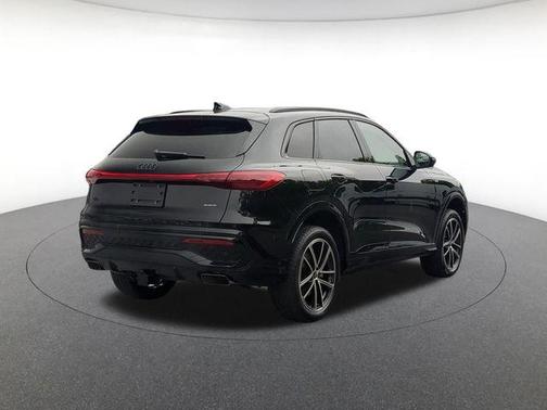 Mythos Black Metallic 2026 Audi Q5 Premium Plus TFSI quattro S tronic