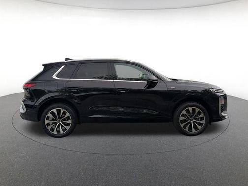 Mythos Black Metallic 2026 Audi Q3 TFSI quattro S tronic