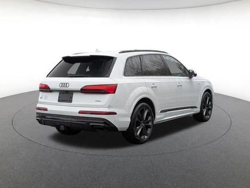 Glacier White 2026 Audi Q7 55 Premium Plus
