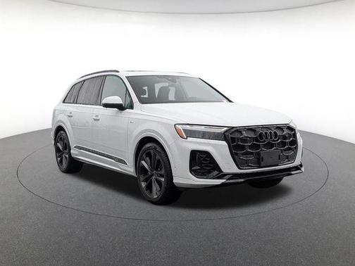 Glacier White 2026 Audi Q7 55 Premium Plus
