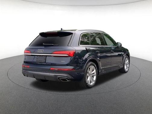 Waitomo Blue Metallic 2026 Audi Q7 55 Premium Plus