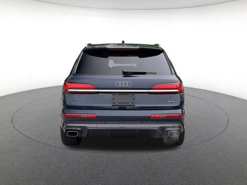 Waitomo Blue Metallic 2026 Audi Q7 55 Premium Plus