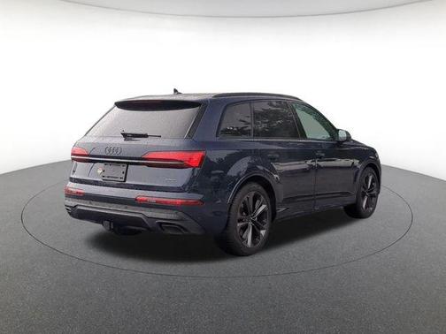 Waitomo Blue Metallic 2026 Audi Q7 55 Premium Plus