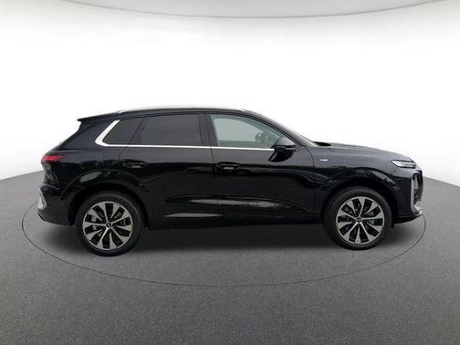 Mythos Black Metallic 2026 Audi Q3 TFSI quattro S tronic