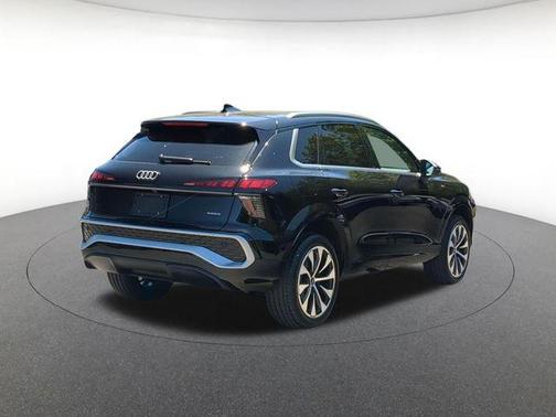 Mythos Black Metallic 2026 Audi Q3 TFSI quattro S tronic