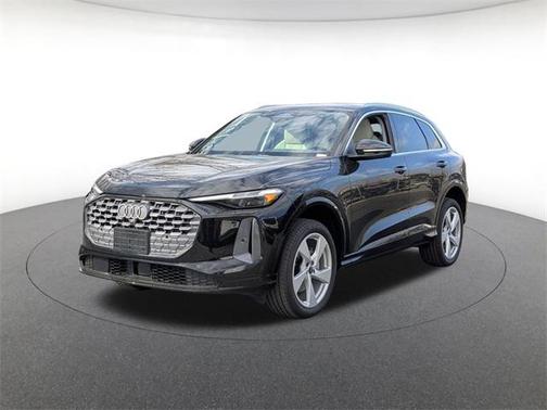 Mythos Black Metallic 2025 Audi Q5 Premium Plus TFSI quattro S tronic SUV