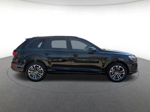 Mythos Black Metallic 2026 Audi Q7 45 Premium