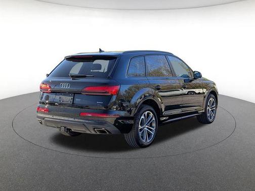 Mythos Black Metallic 2026 Audi Q7 45 Premium