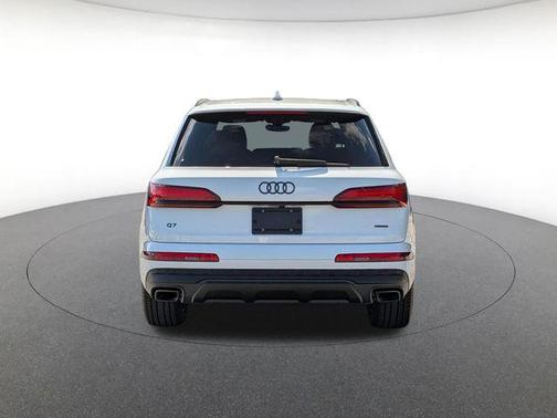 Glacier White 2026 Audi Q7 45 Premium