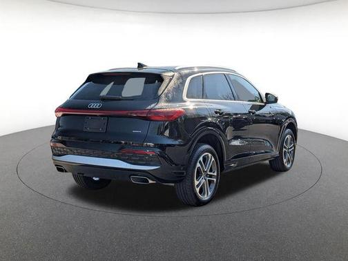 Mythos Black Metallic 2026 Audi Q5 Premium TFSI quattro S tronic