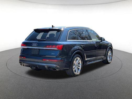 Waitomo Blue Metallic 2026 Audi Q7 55 Prestige