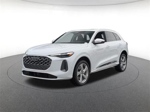 Glacier White Metallic 2025 Audi Q5 Premium Plus TFSI quattro S tronic SUV