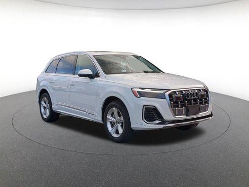 Glacier White Metallic 2026 Audi Q7 45 Premium