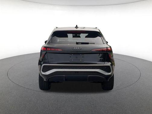 Mythos Black Metallic 2026 Audi Q3 TFSI quattro S tronic