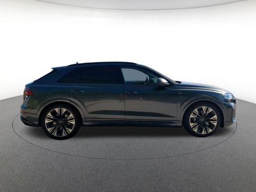 Daytona Gray Pearl Effect 2026 Audi Q8 55 Premium Plus