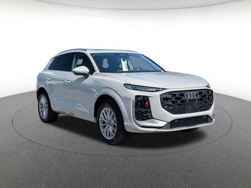 Glacier White Metallic 2026 Audi Q3 TFSI quattro S tronic