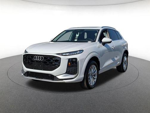Glacier White Metallic 2026 Audi Q3 TFSI quattro S tronic