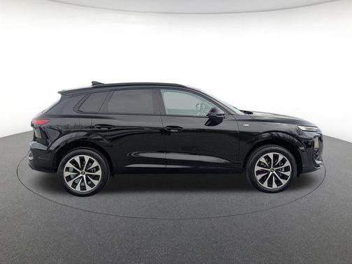 Mythos Black Metallic 2026 Audi Q3 S line