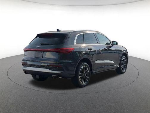 Tambora Gray Metallic 2026 Audi Q5 Premium TFSI quattro S tronic