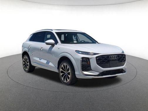 Glacier White Metallic 2026 Audi Q3 TFSI quattro S tronic