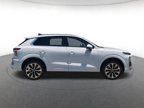 Glacier White Metallic 2026 Audi Q3 TFSI quattro S tronic