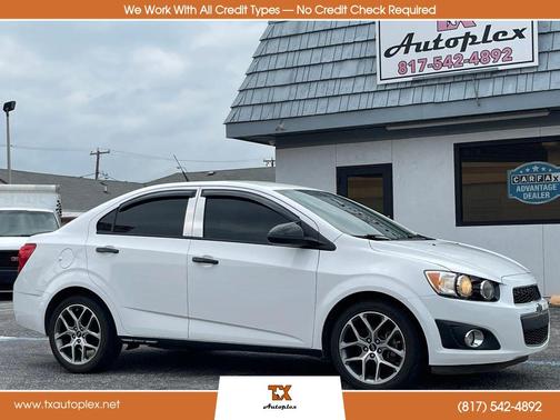 Summit White 2014 Chevrolet Sonic LS