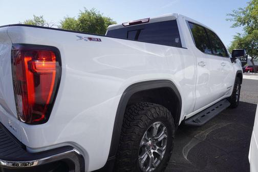 Summit White 2021 GMC Sierra 1500 SLE