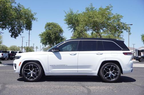 Bright White Clearcoat 2024 Jeep Grand Cherokee Summit